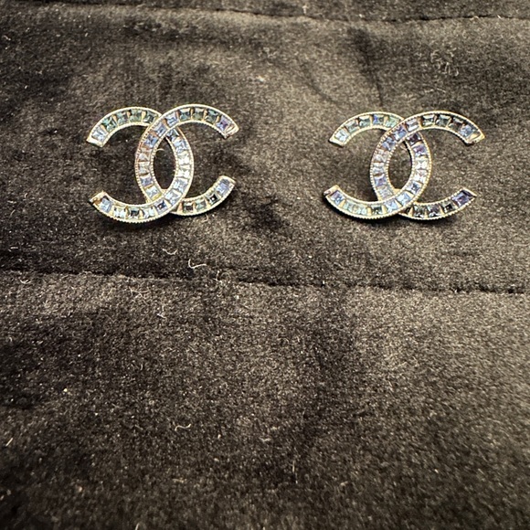 Chanel EaringsCC. Silver and stones are blue and are approx size of a dime - Picture 4 of 5